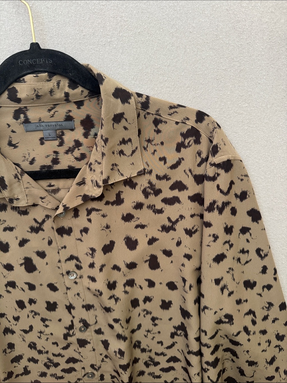 John Varvatos Abstract Leopard Print Shirt L, designed to wear untucked.